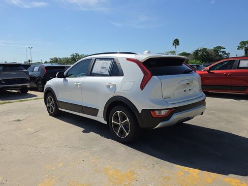 New 2026 Kia Niro EX FWD image 6