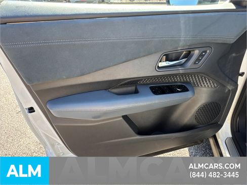 Used 2024 Nissan Ariya AWD image 12