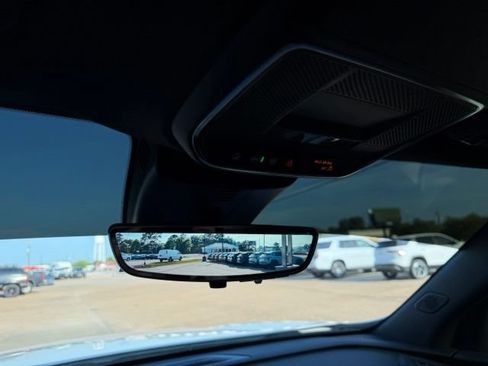 Used 2025 Chevrolet Traverse RS FWD image 20