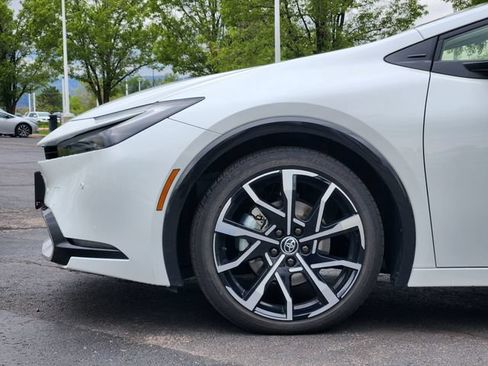 Used 2024 Toyota Prius Prime FWD image 2