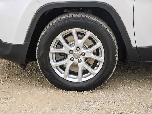 Used 2018 Jeep Cherokee Latitude image 9