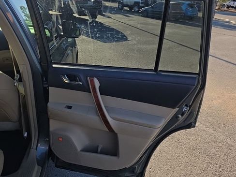 Used 2013 Toyota Highlander Limited image 17