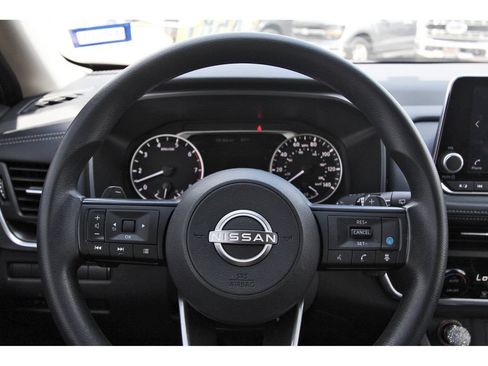Used 2024 Nissan Rogue SV FWD image 11