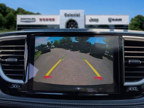 Used 2025 Chrysler Pacifica Limited FWD image 24