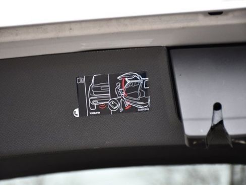 Certified 2025 Volvo XC90 B6 Plus image 26