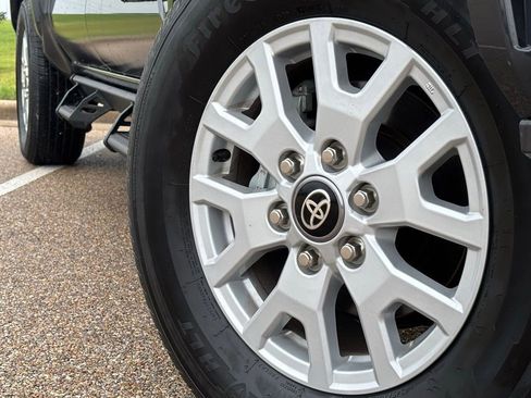 Used 2025 Toyota Tacoma SR5 AWD/4WD image 2