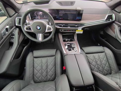 New 2026 BMW X7 xDrive40i w/ M Sport Package AWD/4WD image 16