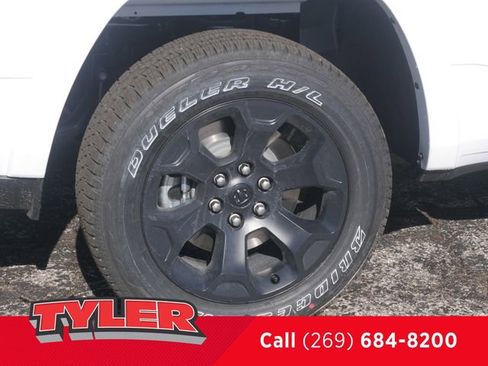 New 2026 RAM 1500 4x4 Crew Cab image 41