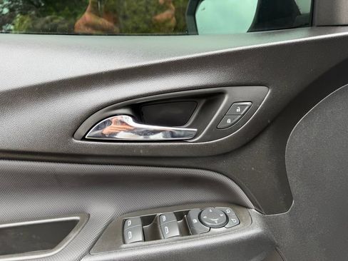 Used 2022 Chevrolet Equinox RS FWD image 12