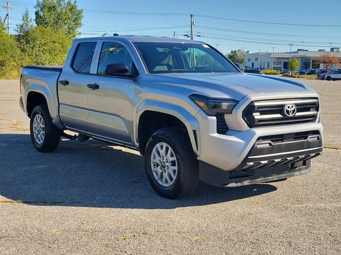 Used 2025 Toyota Tacoma SR RWD image 3