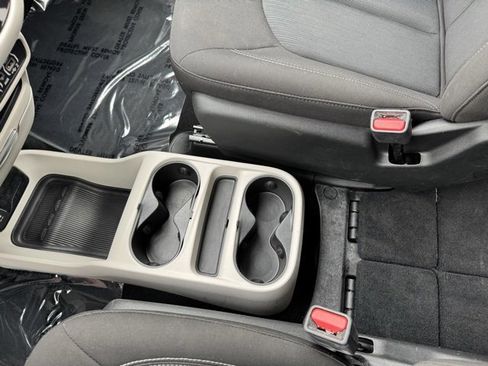 Used 2023 Chrysler Voyager LX image 20