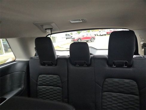 Used 2022 Nissan Pathfinder SV image 19