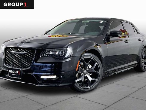 Used 2022 Chrysler 300 Touring L image 1
