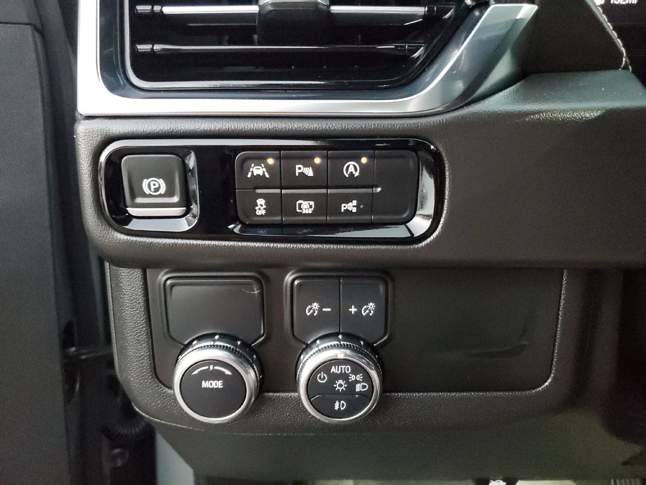 Used 2025 GMC Yukon Elevation w/ Technology Package RWD image 28