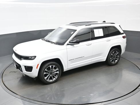 Used 2023 Jeep Grand Cherokee Overland image 30