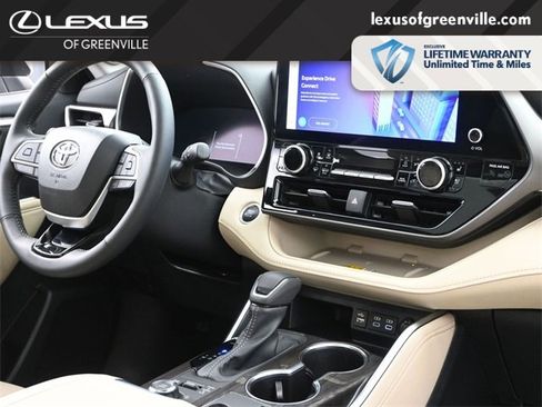 Used 2024 Toyota Highlander Limited image 33