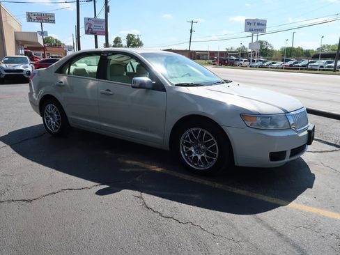 Used 2006 Lincoln Zephyr FWD image 2