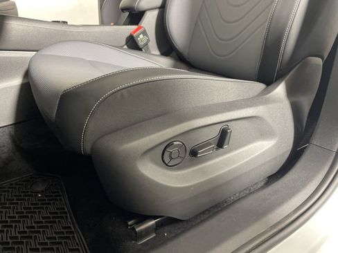 New 2026 Volkswagen Tiguan SE AWD/4WD image 11