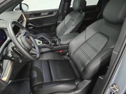 Certified 2024 Porsche Cayenne AWD/4WD image 5