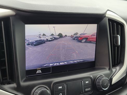 Used 2023 GMC Terrain SLT image 25