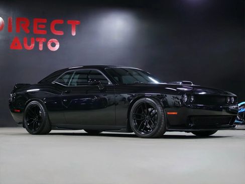 Used 2016 Dodge Challenger R/T image 9