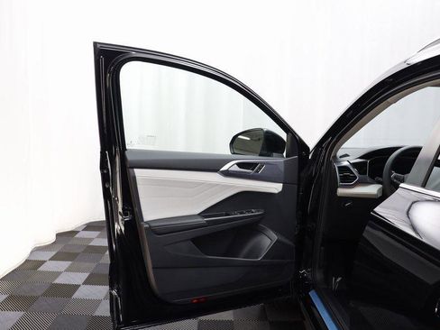 New 2025 Volkswagen Taos SEL w/ Black Wheel Plus Package image 5