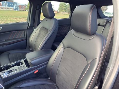 Certified 2024 Ford Edge ST-Line image 6