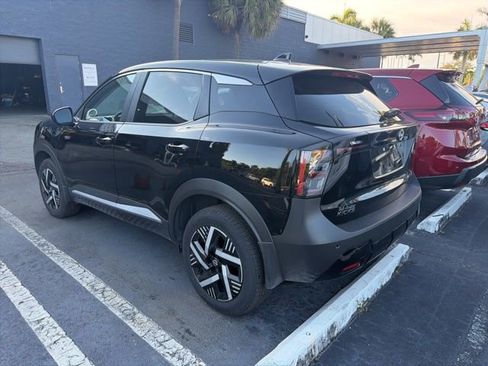 Used 2025 Nissan Kicks SV FWD image 3