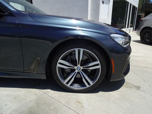 Used 2019 BMW 740i w/ M Sport Package RWD image 9