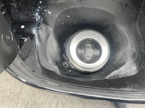 Used 2020 RAM 1500 Laramie image 8