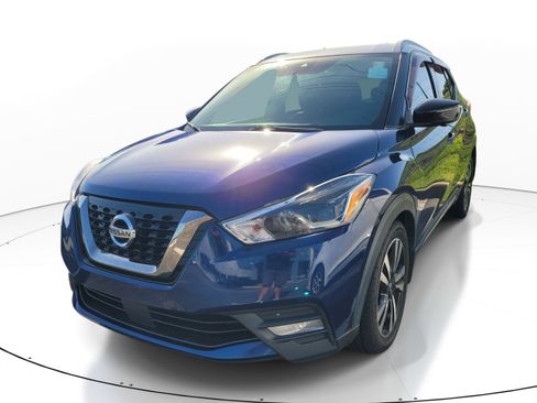 Used 2020 Nissan Kicks SR w/ SR Premium Package image 3