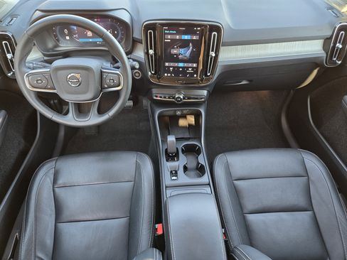 Used 2024 Volvo XC40 B5 Core image 37