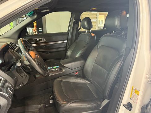 Used 2017 Ford Explorer Limited w/ Equipment Group 301A AWD/4WD image 9