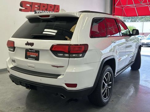 Used 2018 Jeep Grand Cherokee Trailhawk w/ Trailhawk Luxury Group AWD/4WD image 3