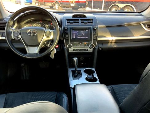 Used 2014 Toyota Camry SE FWD image 14