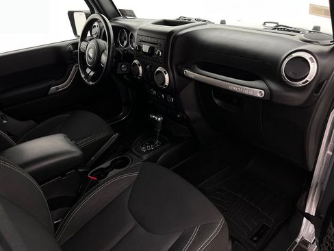 Used 2015 Jeep Wrangler Sahara AWD/4WD image 16