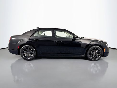 Used 2021 Chrysler 300 Touring w/ Sport Appearance Package RWD image 4