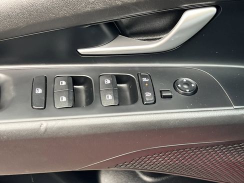 Certified 2024 Hyundai Elantra SEL image 13