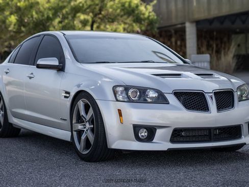Used 2009 Pontiac G8 GXP RWD image 12