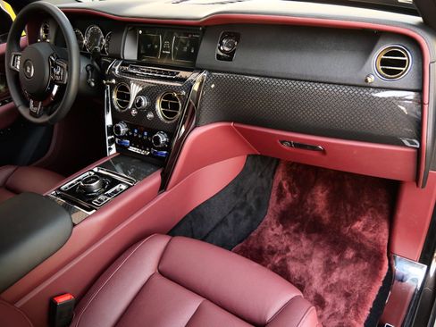 Certified 2023 Rolls-Royce Cullinan Black Badge w/ Driver's Package AWD/4WD image 18