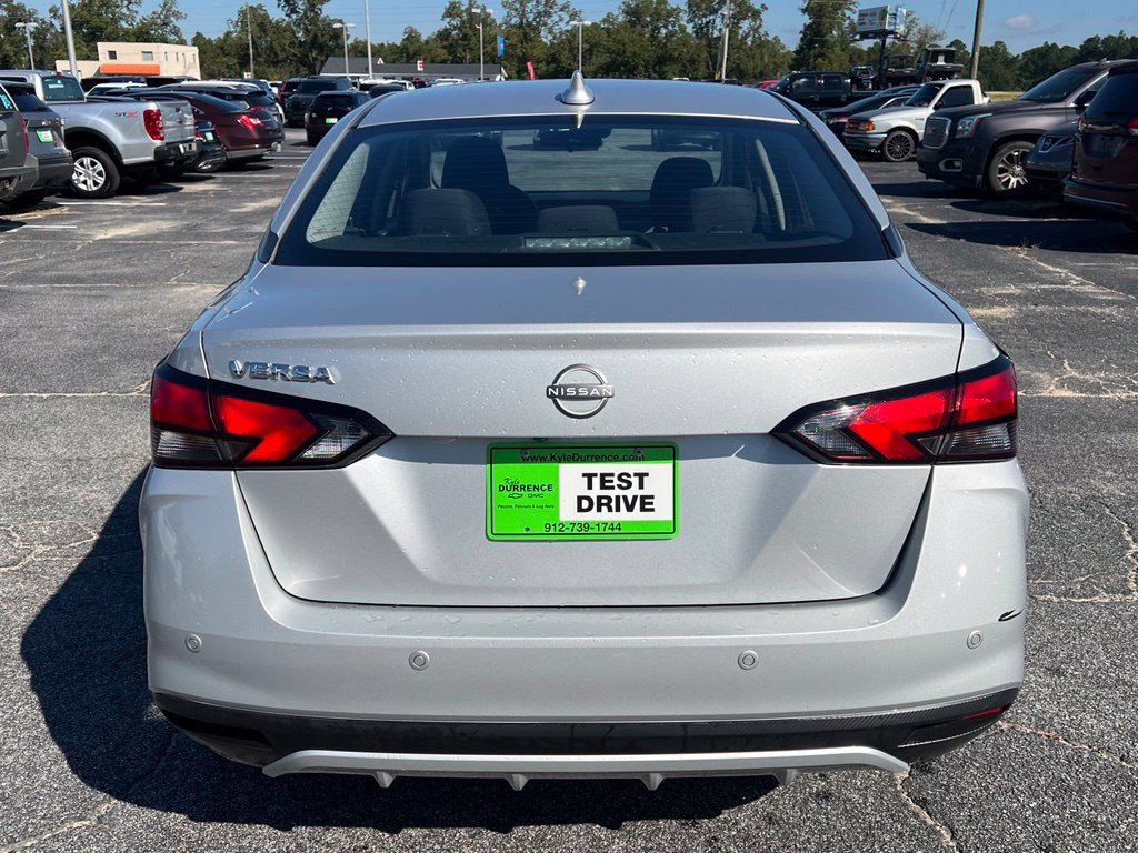 Used 2025 Nissan Versa SV FWD image 5