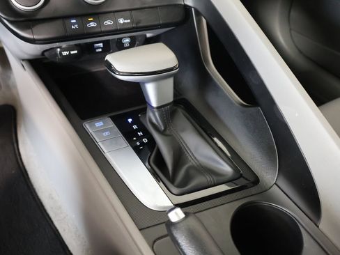 Used 2024 Hyundai Elantra SE FWD image 7