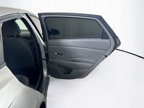 Used 2021 Hyundai Elantra SE FWD image 29