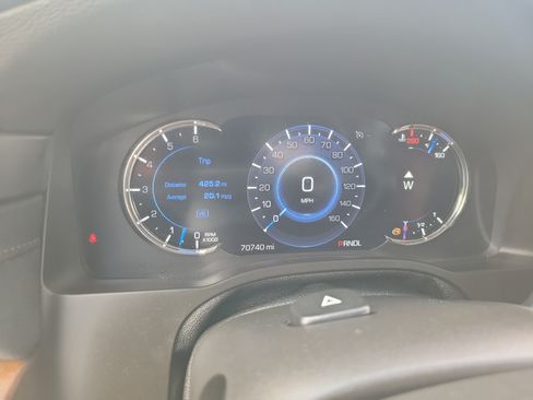 Used 2018 Cadillac Escalade Luxury AWD/4WD image 23