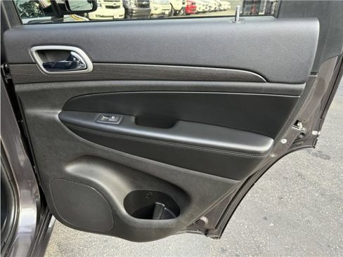 Used 2018 Jeep Grand Cherokee Altitude image 25