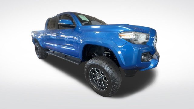 Used 2016 Toyota Tacoma TRD Sport RWD image 2