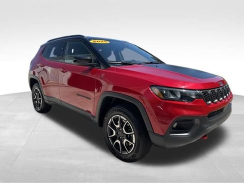 Used 2025 Jeep Compass Trailhawk AWD/4WD image 9