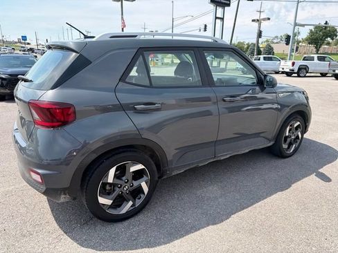 Used 2025 Hyundai Venue SEL FWD image 15