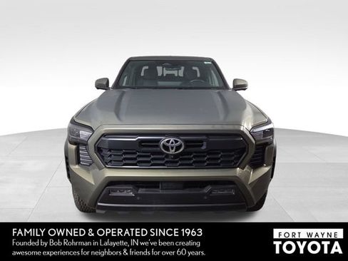 Used 2024 Toyota Tacoma TRD Off-Road w/ TRD Off Road Premium Package AWD/4WD image 3