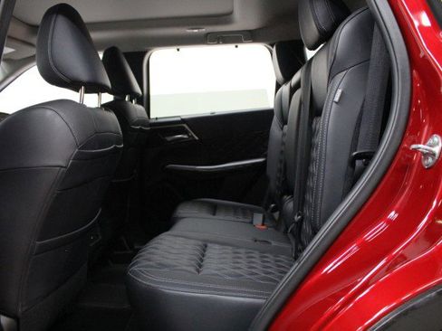 Used 2025 Mitsubishi Outlander SEL image 28